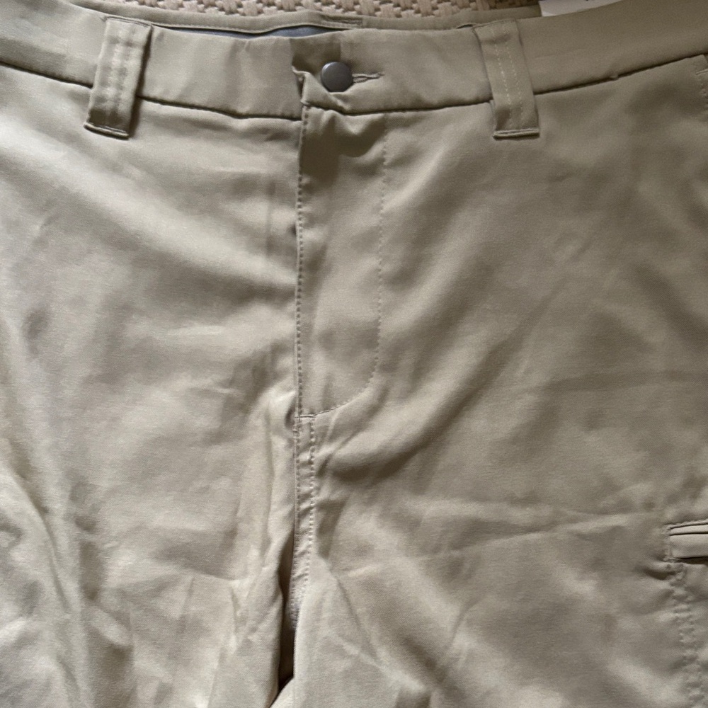 Shorts cargo mens new waist 34” at the knee 95% polyester spandex